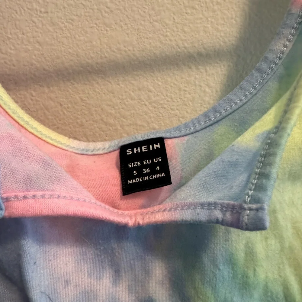 SHEIN Pastel Tie-Dye Kids Camisole - Picture 2 of 7